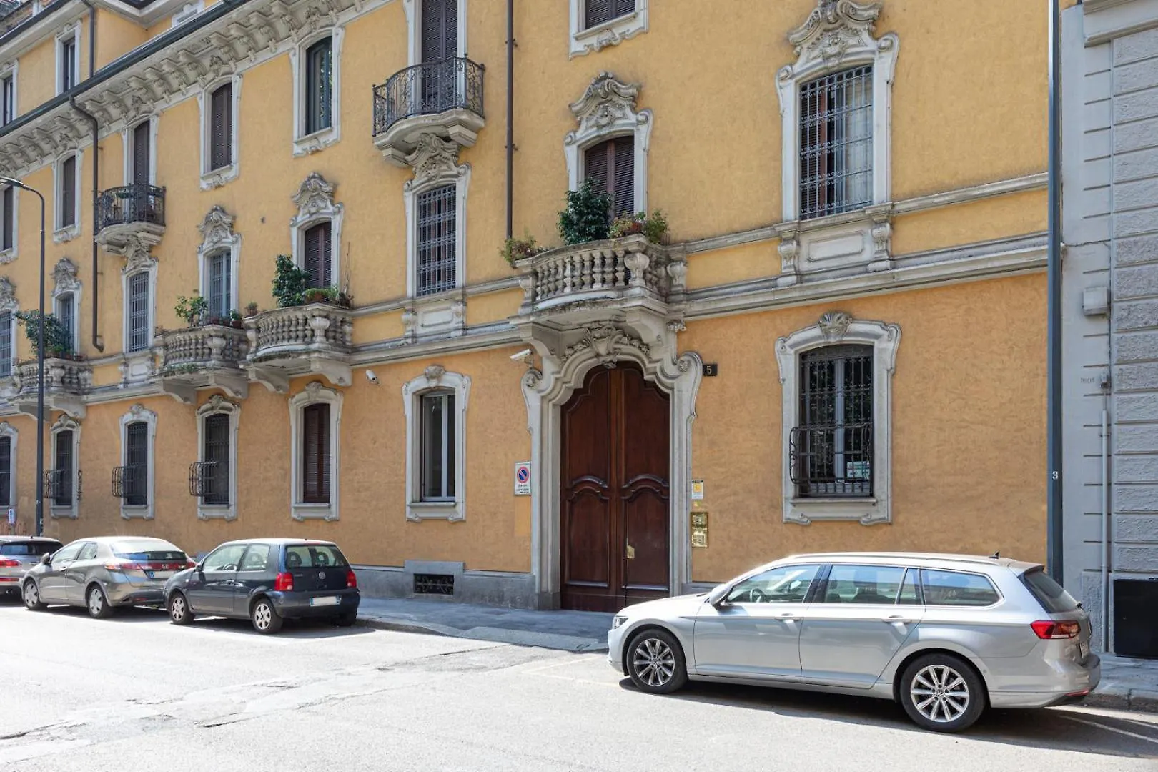 Centrale Suite With Balcony - Top Collection Milan Italy