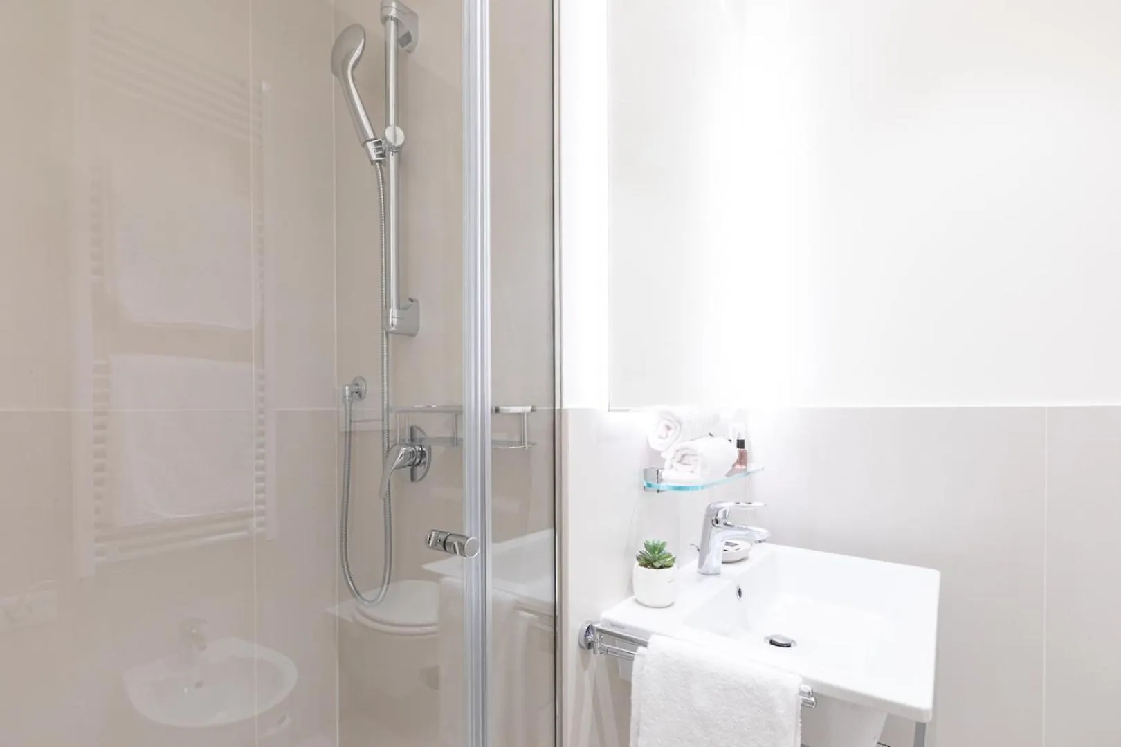 Centrale Suite With Balcony - Top Collection Milan Apartment